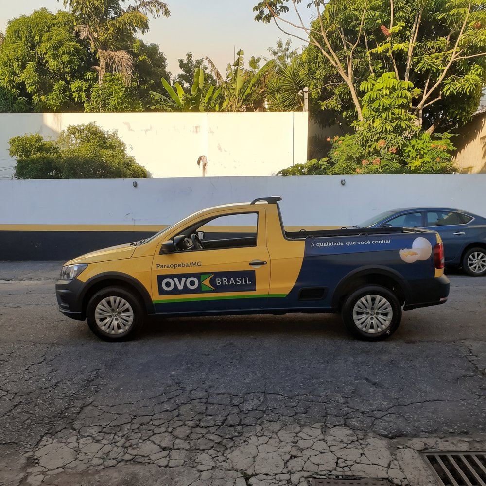 Caminhonete da frota própria com a marca OVO Brasil